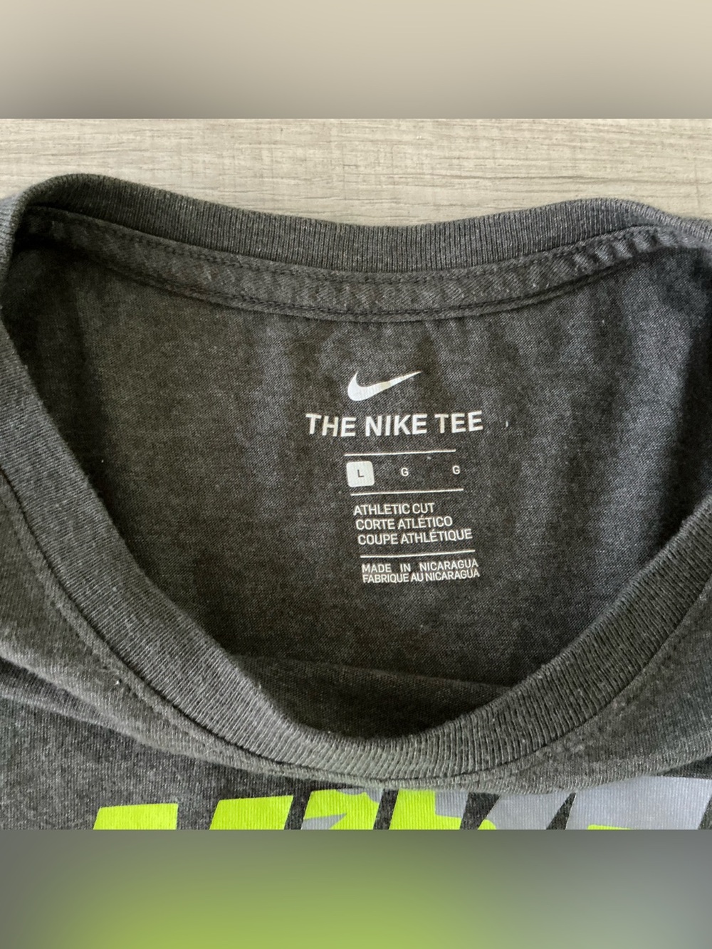 Nike Men’s Dark Gray Athletic-Cut Graphic T-Shirt – Large - Picture 5 of 5